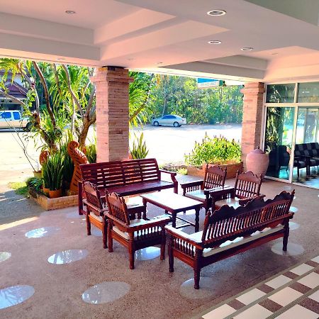 Thong Paeka Hotel Prasat Exterior foto