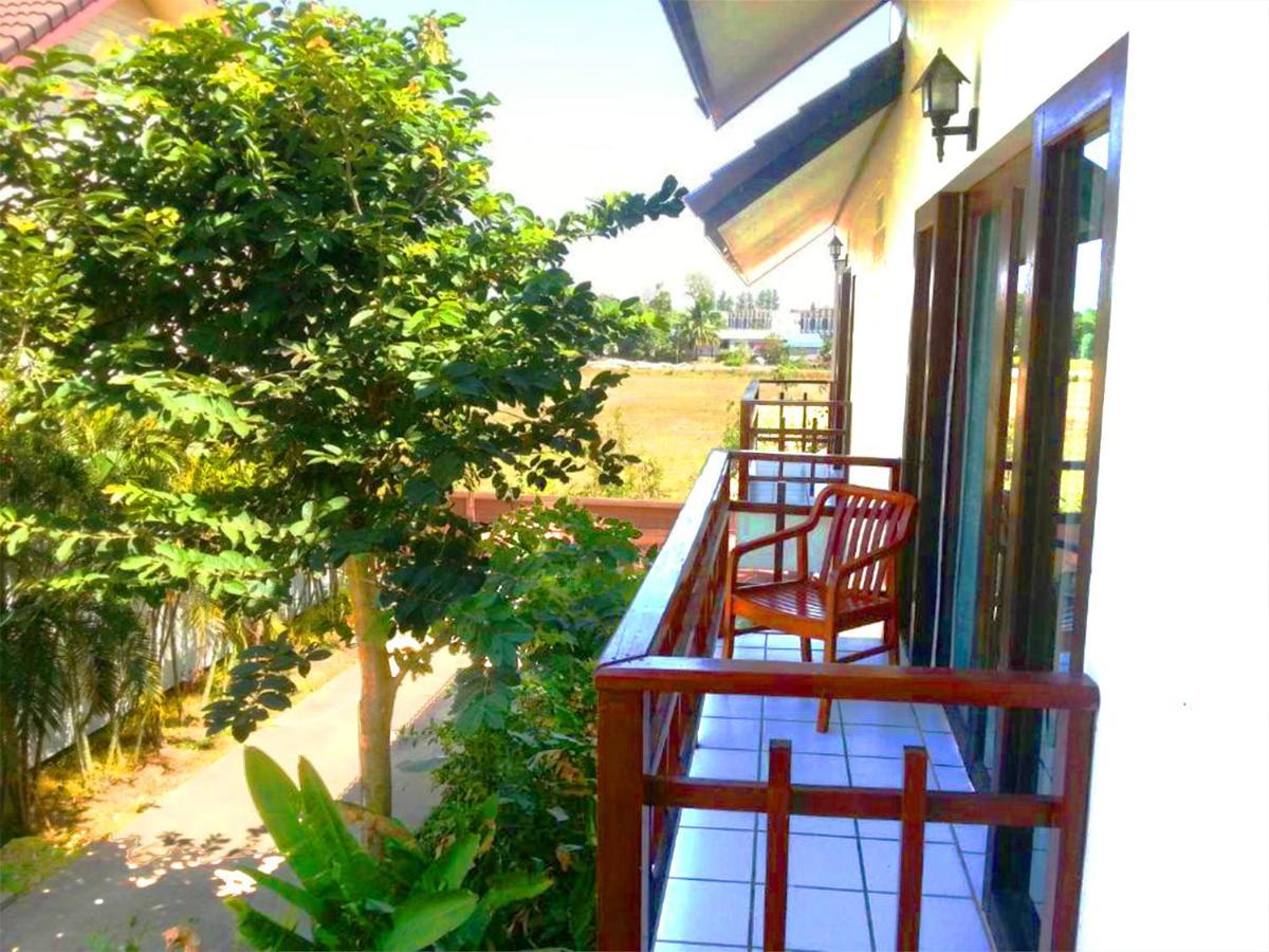 Thong Paeka Hotel Prasat Exterior foto