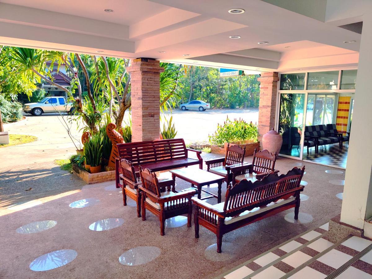 Thong Paeka Hotel Prasat Exterior foto