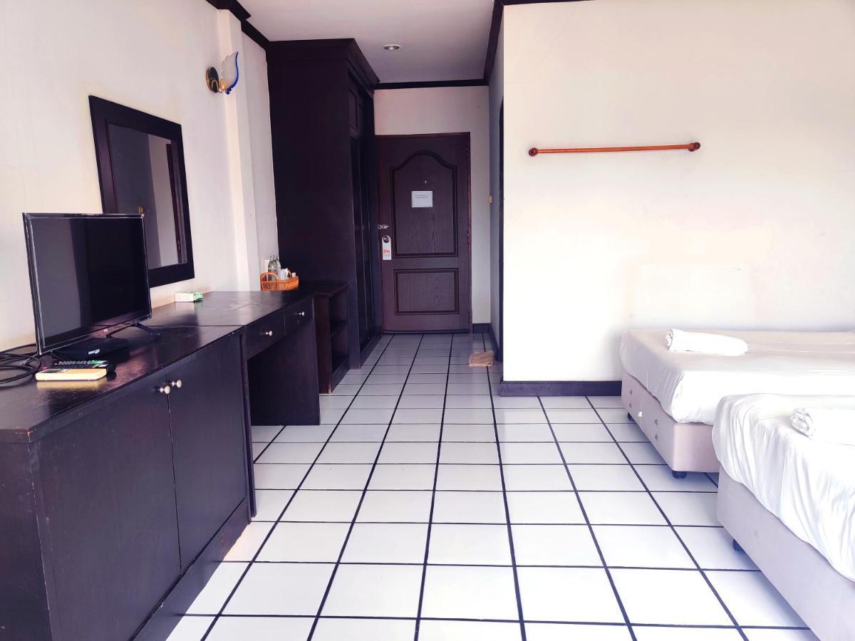 Thong Paeka Hotel Prasat Exterior foto