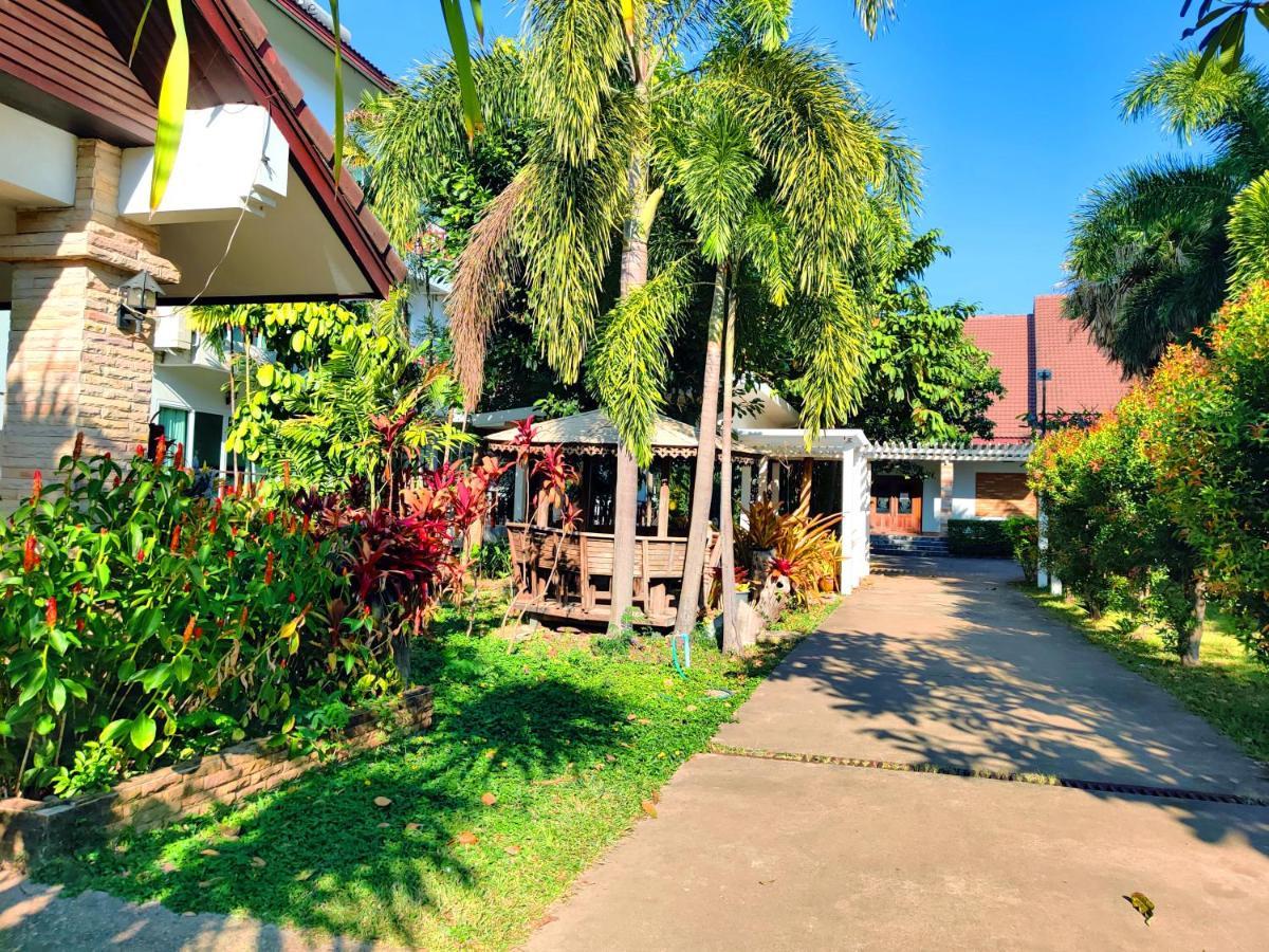 Thong Paeka Hotel Prasat Exterior foto
