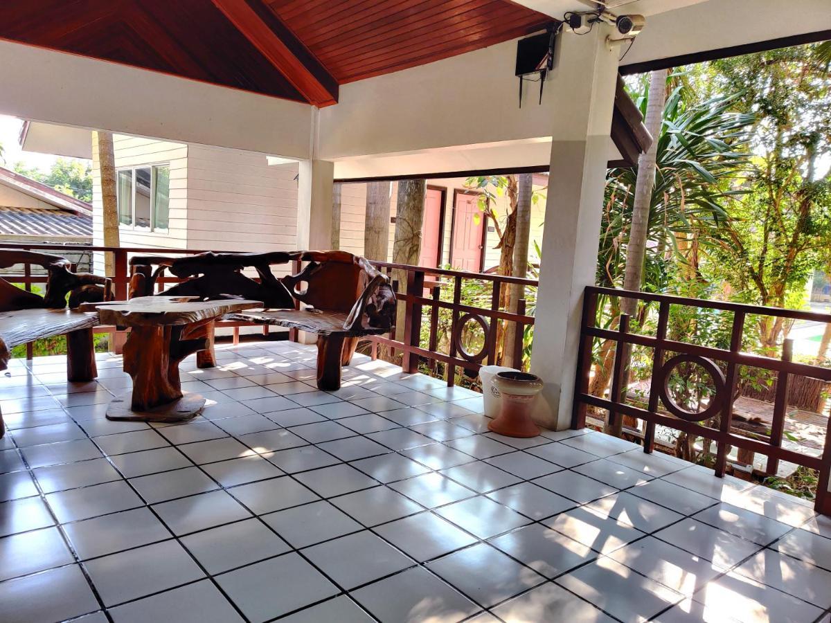 Thong Paeka Hotel Prasat Exterior foto