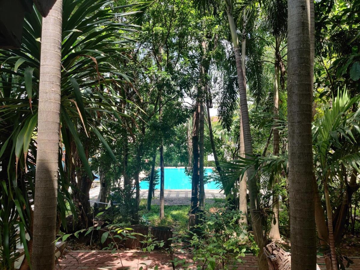 Thong Paeka Hotel Prasat Exterior foto