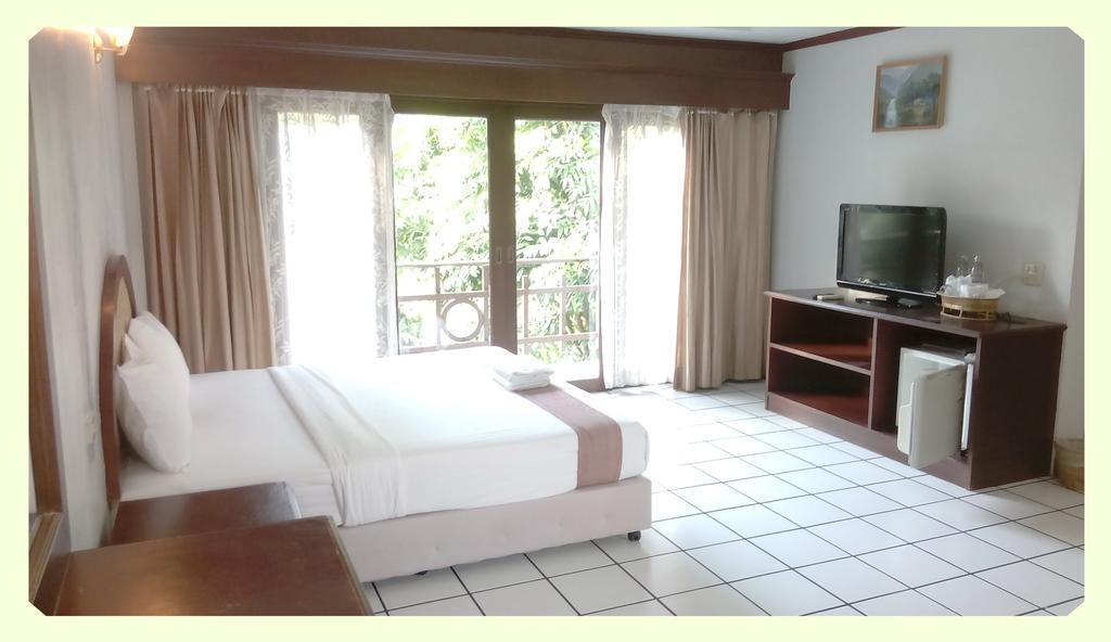 Thong Paeka Hotel Prasat Habitación foto