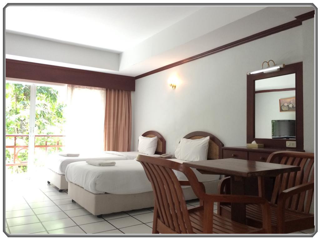 Thong Paeka Hotel Prasat Habitación foto