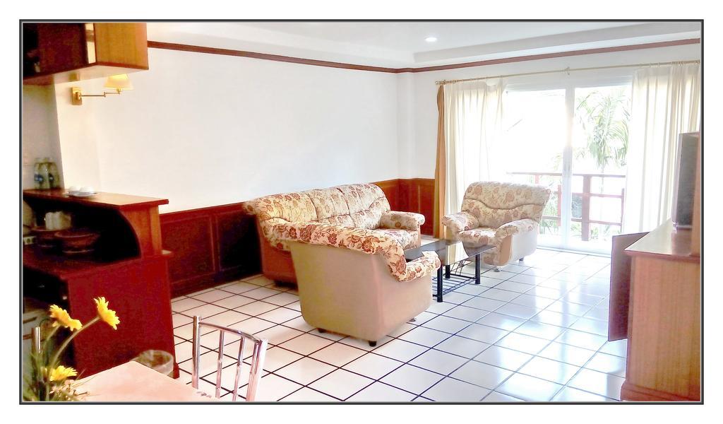 Thong Paeka Hotel Prasat Habitación foto