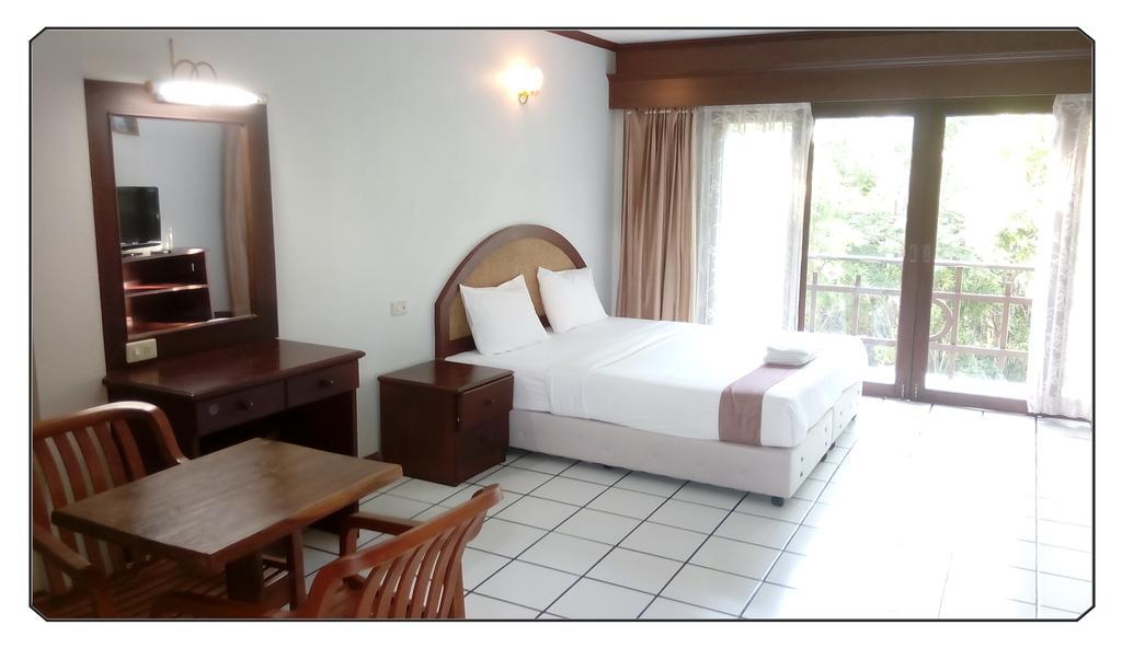 Thong Paeka Hotel Prasat Habitación foto