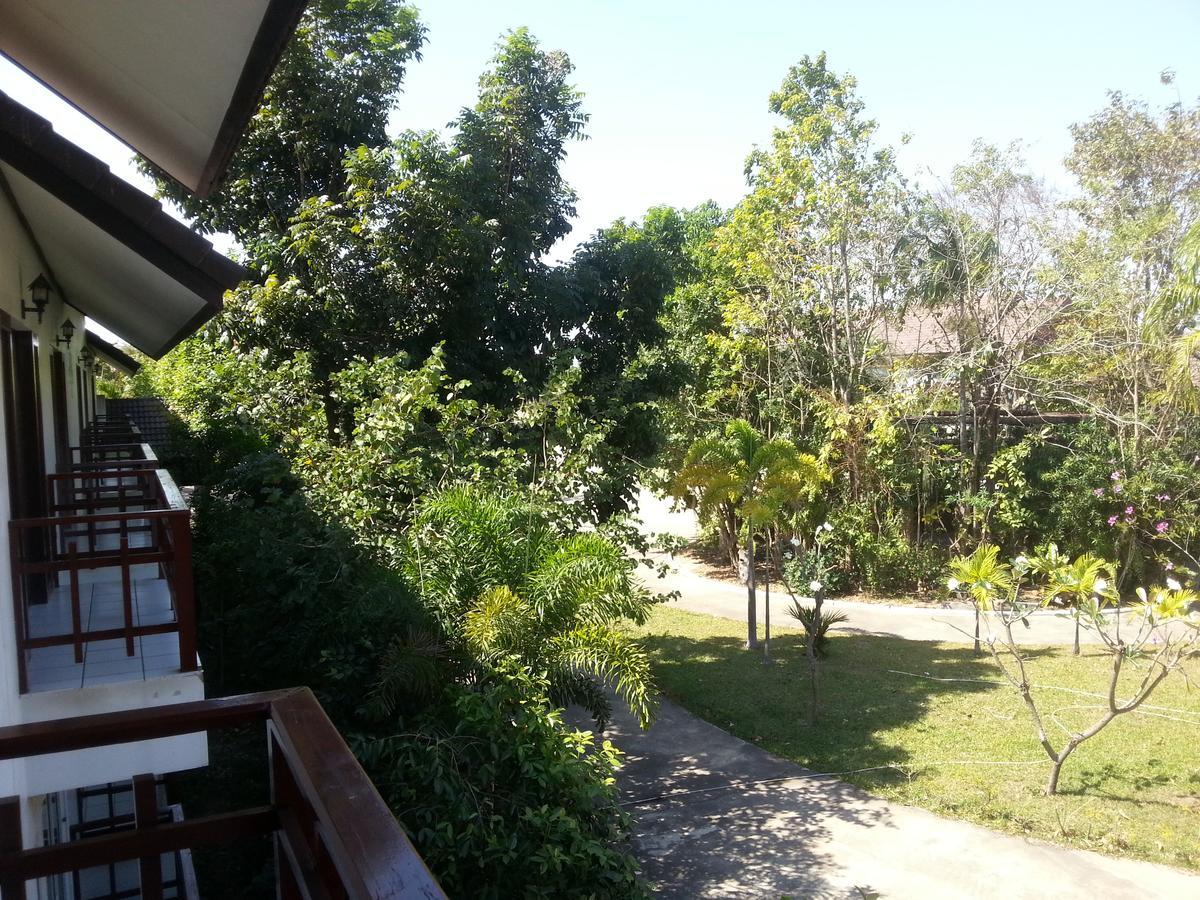Thong Paeka Hotel Prasat Exterior foto